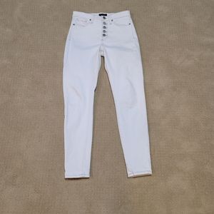 White skinny jeans